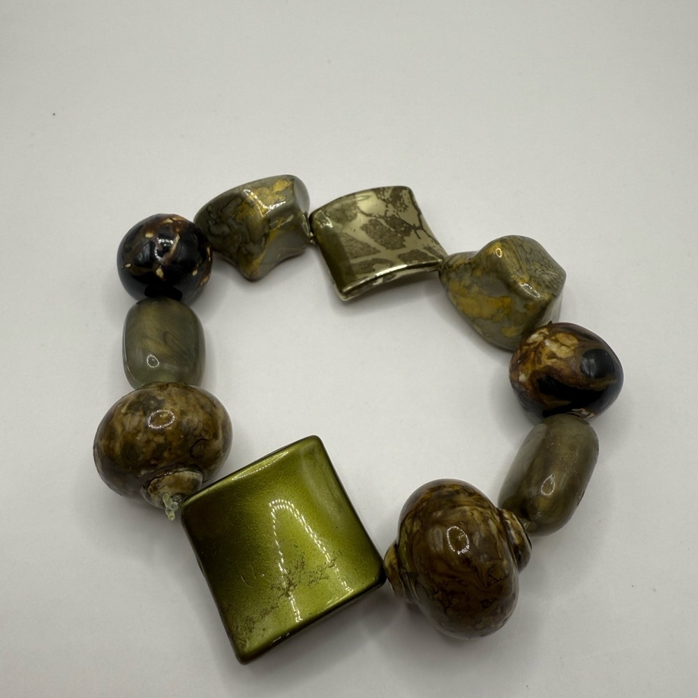 Women's Olive Green Shades Beads Stretch Bracelet With a Variety of Beads - Picture 4 of 4